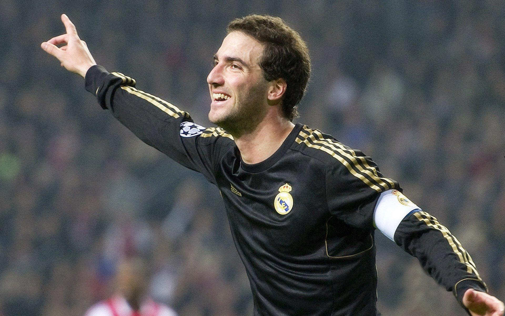 巴黎圣日耳曼主场迎战尼斯，K77、杜埃与登贝莱组成锋线三叉戟